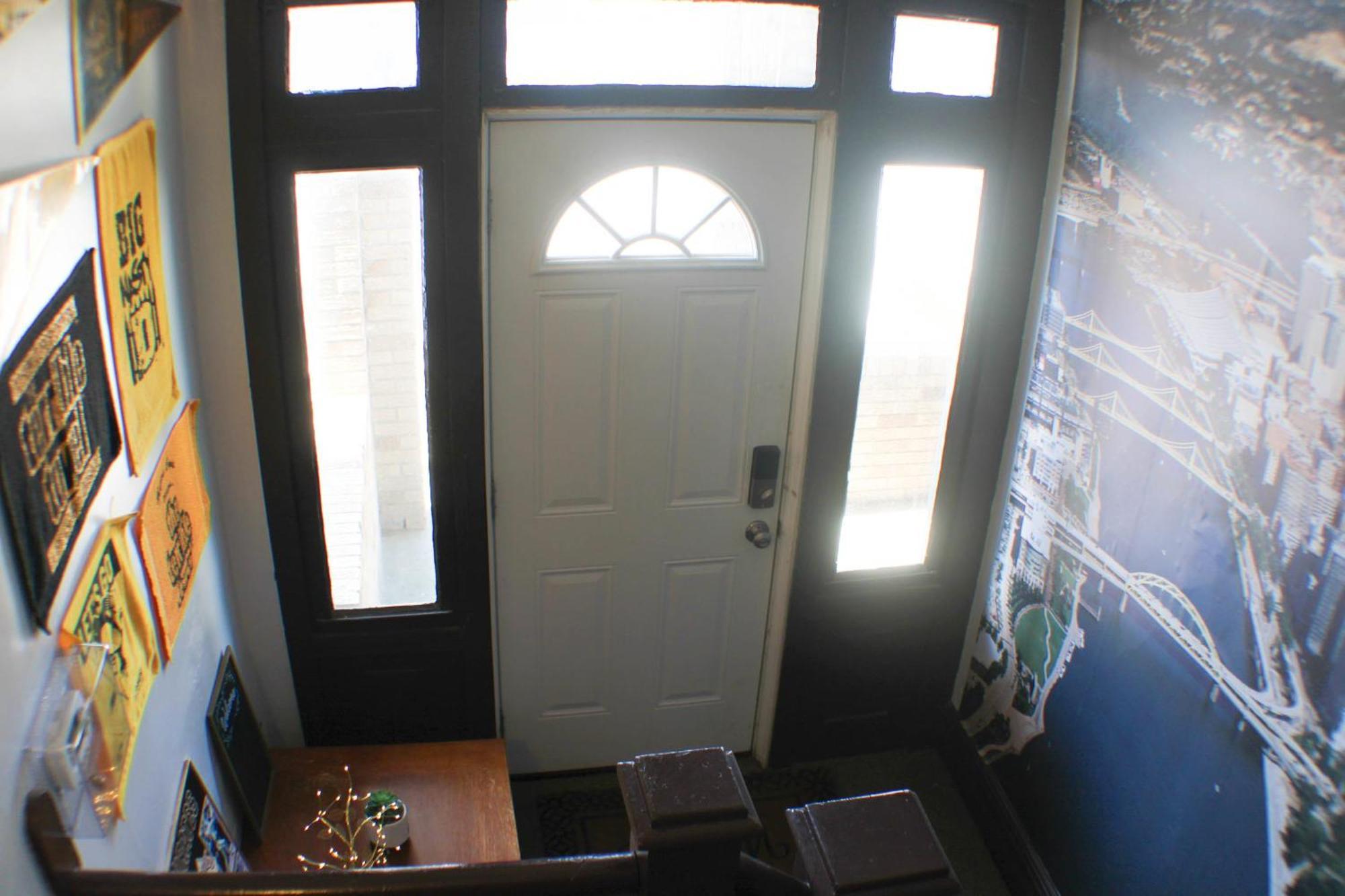 3 Bedroom - Off Street Parking - Amazing View Nearby Apartamento *