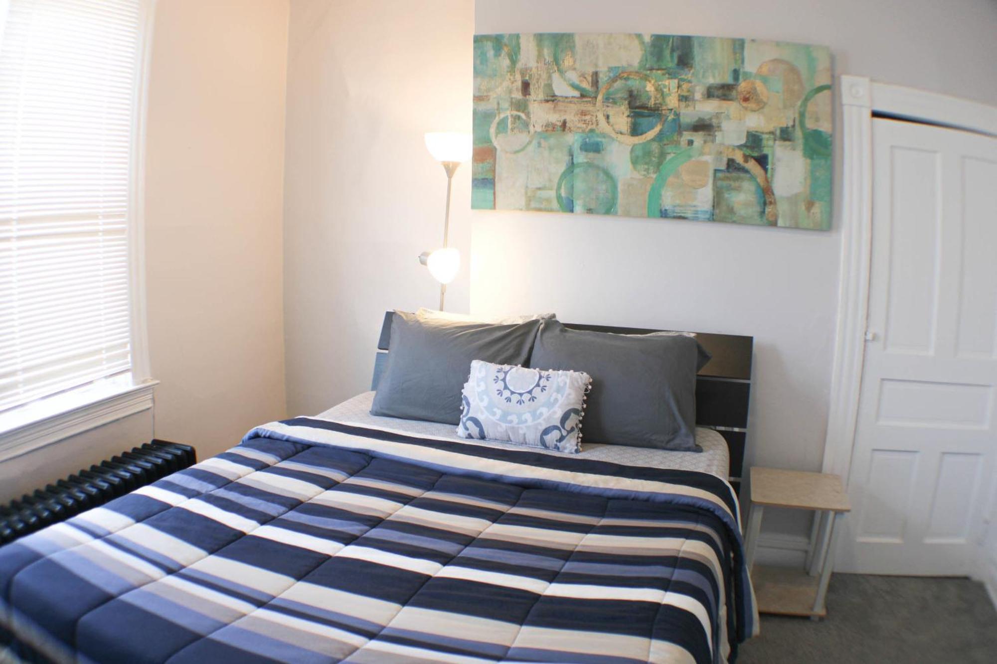 3 Bedroom - Off Street Parking - Amazing View Nearby Apartamento *